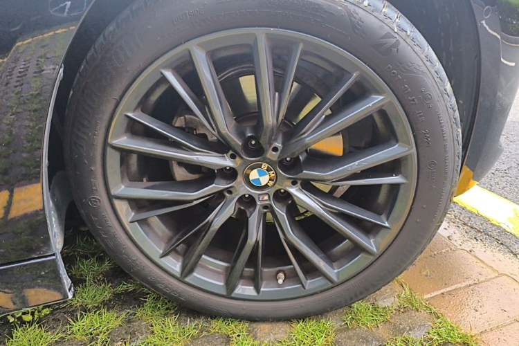 Used BMW 3 Series 2023 325i M Sport Night Edition Package Right Front Wheel Hub