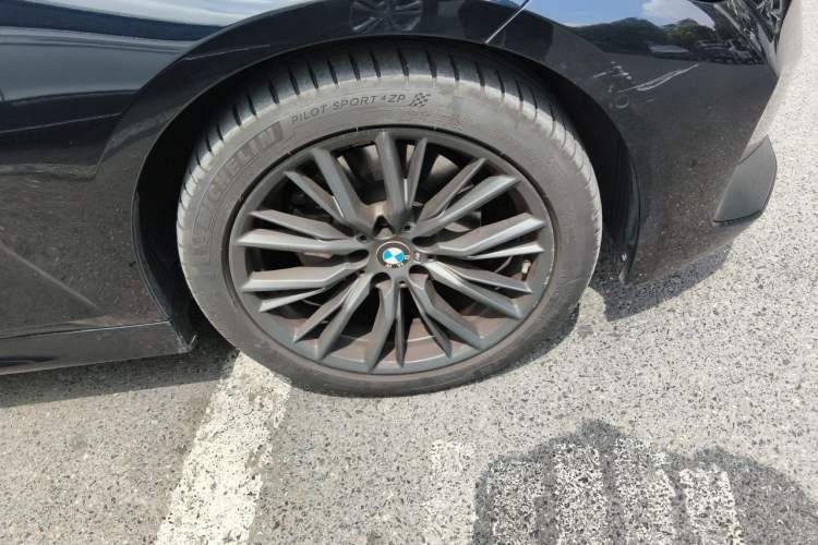 Used BMW 3 Series 2023 325Li M Sport Night Edition Package Right Front Wheel Hub