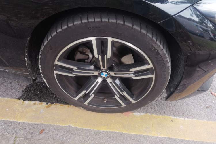 Used BMW 3 Series 2023 325i M Sport Package Right Front Wheel Hub