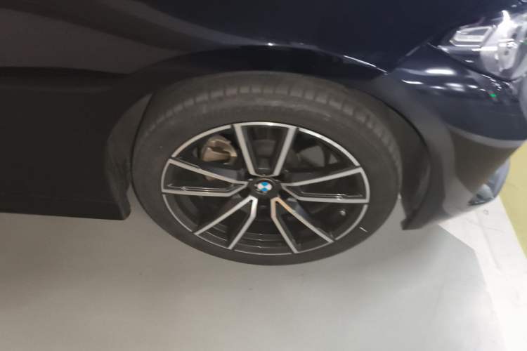 Used BMW 3 Series 2023 320Li M Sport Package Right Front Wheel Hub
