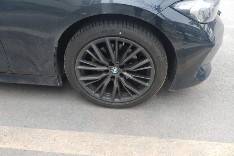 Used BMW 3 Series 2023 325Li M Sport Night Edition Package Right Front Wheel Hub