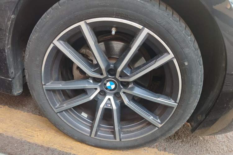 Used BMW 3 Series 2023 320i M Sport Package Right Front Wheel Hub