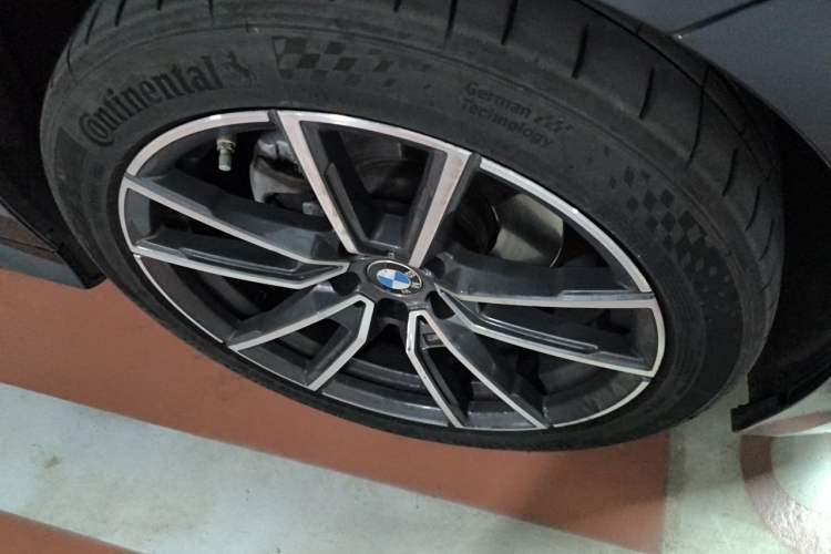 Used BMW 3 Series 2023 325Li M Sport Package Right Front Wheel Hub
