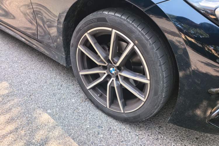 Used BMW 3 Series 2023 325Li M Sport Package Right Front Wheel Hub