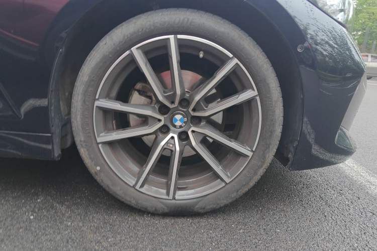 Used BMW 3 Series 2023 325Li M Sport Package Right Front Wheel Hub