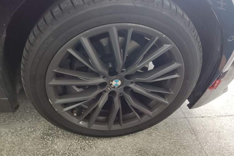 Used BMW 3 Series 2023 325Li M Sport Night Edition Package Right Front Wheel Hub