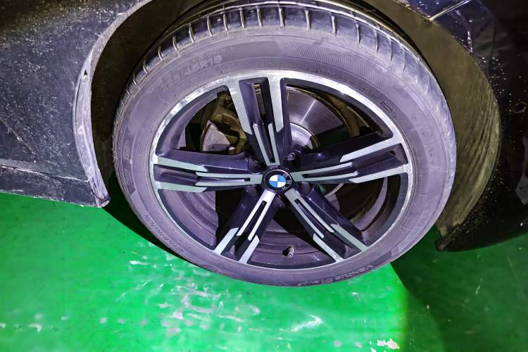 Used BMW 3 Series 2023 325i M Sport Package Right Front Wheel Hub