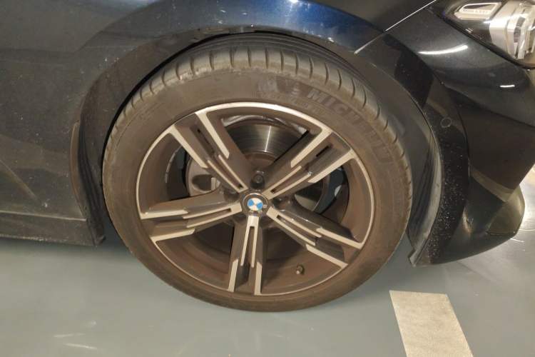 Used BMW 3 Series 2023 325i M Sport Package Right Front Wheel Hub
