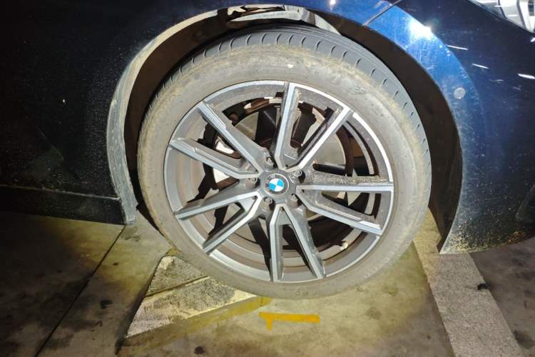 Used BMW 3 Series 2023 325Li M Sport Package Right Front Wheel Hub