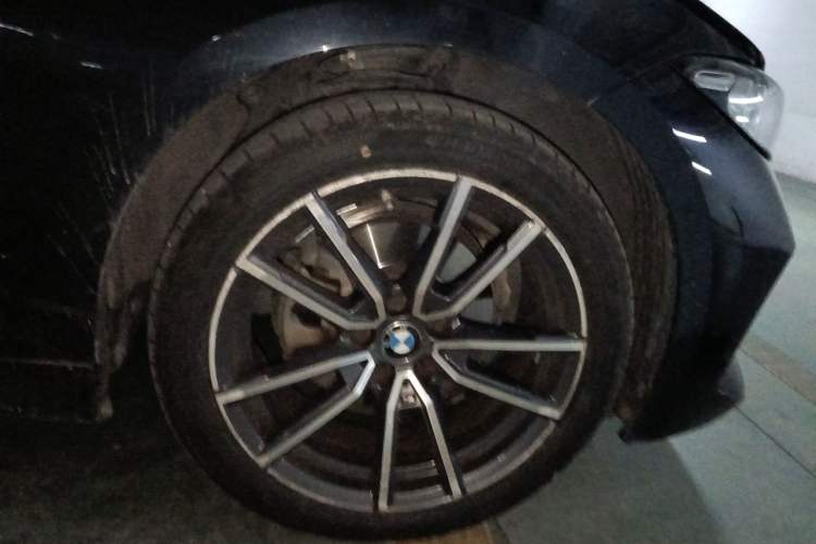 Used BMW 3 Series 2023 325Li M Sport Package Right Front Wheel Hub