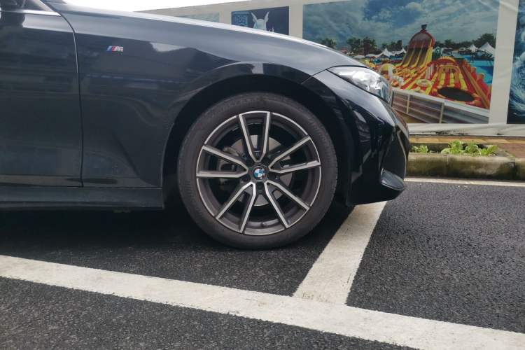 Used BMW 3 Series 2023 320Li M Sport Package Right Front Wheel Hub