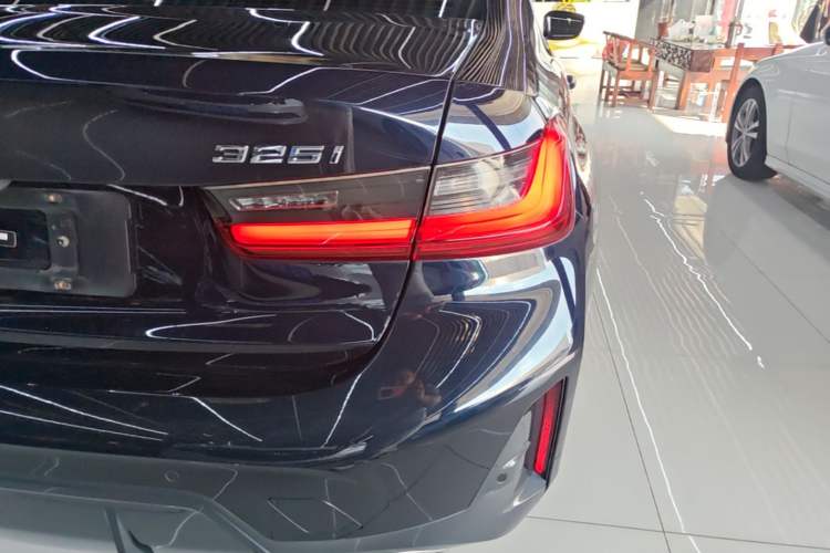 Used BMW 3 Series 2023 325i M Sport Package Right Rear Taillight