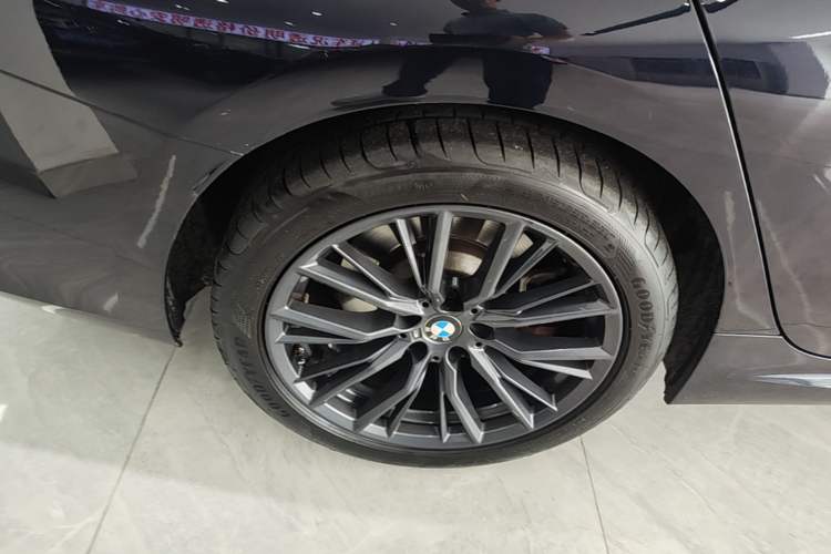 Used BMW 3 Series 2023 330i M Sport Night Edition Package Right Rear Wheel Hub