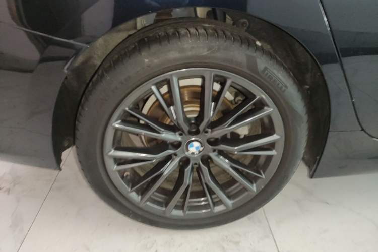 Used BMW 3 Series 2023 325Li M Sport Night Edition Package Right Rear Wheel Hub
