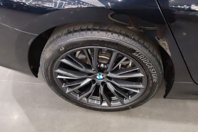 Used BMW 3 Series 2023 325i M Sport Night Edition Package Right Rear Wheel Hub