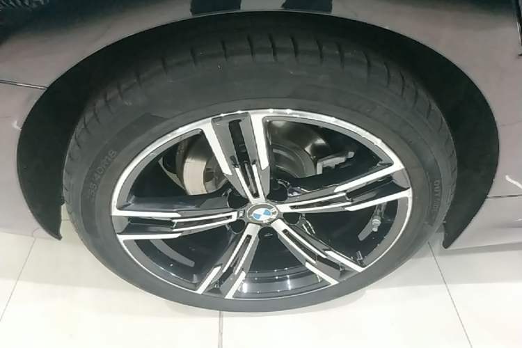Used BMW 3 Series 2023 325i M Sport Package Right Rear Wheel Hub