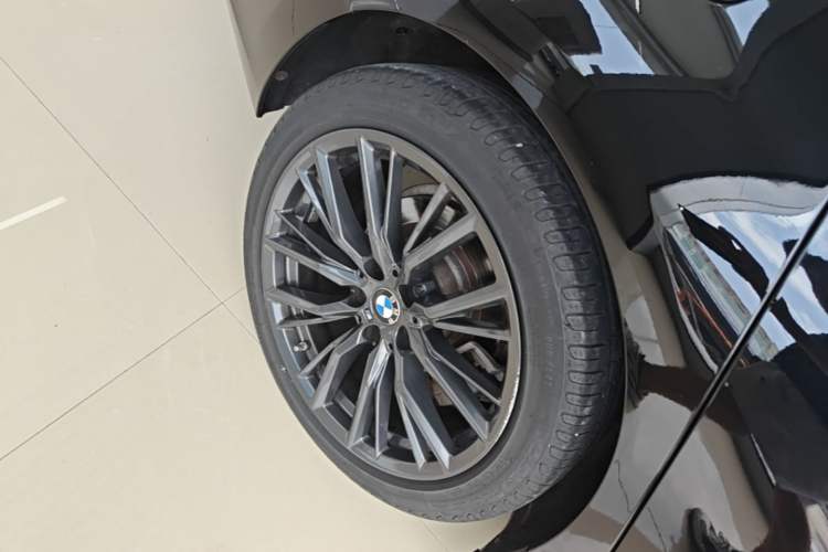 Used BMW 3 Series 2023 325i M Sport Night Edition Package Right Rear Wheel Hub