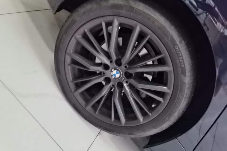 Used BMW 3 Series 2023 325i M Sport Night Edition Package Right Rear Wheel Hub