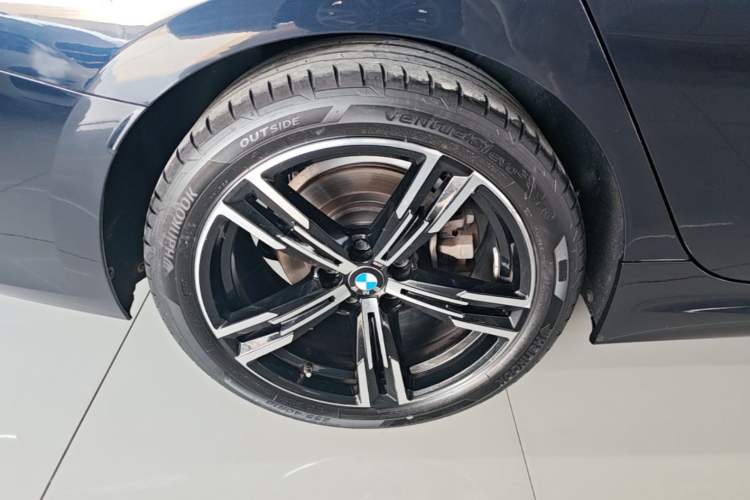 Used BMW 3 Series 2023 325i M Sport Package Right Rear Wheel Hub