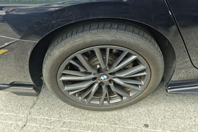 Used BMW 3 Series 2023 325Li M Sport Night Edition Package Right Rear Wheel Hub