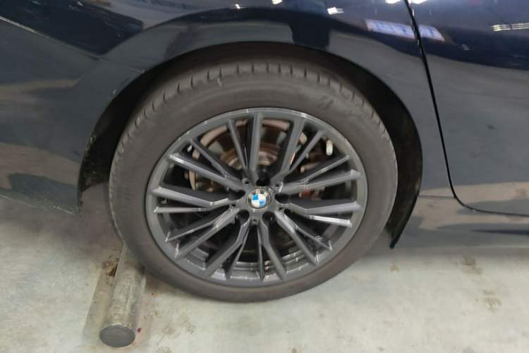 Used BMW 3 Series 2023 325Li M Sport Night Edition Package Right Rear Wheel Hub