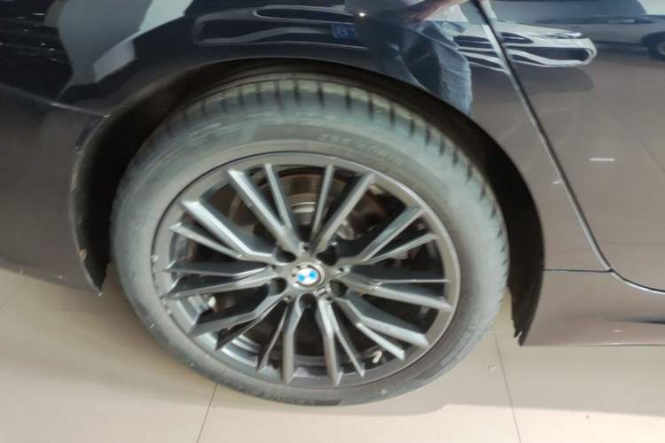 Used BMW 3 Series 2023 325Li M Sport Night Edition Package Right Rear Wheel Hub