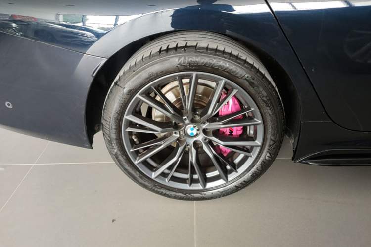 Used BMW 3 Series 2023 325i M Sport Night Edition Package Right Rear Wheel Hub