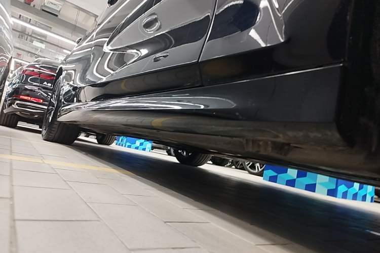 Used BMW 3 Series 2023 325Li M Sport Night Edition Package Right Side Sill