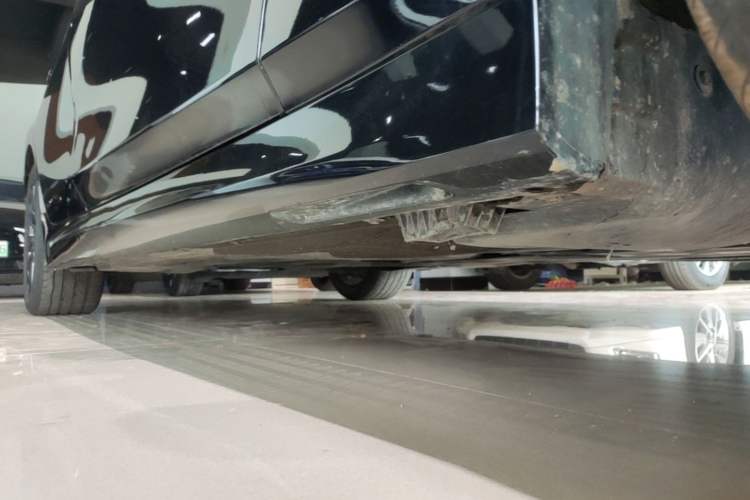 Used BMW 3 Series 2023 325Li M Sport Night Edition Package Right Side Sill