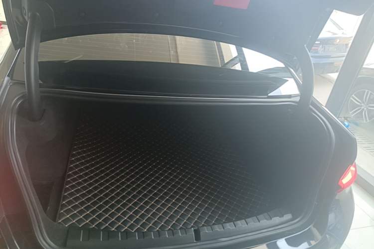 Used BMW 3 Series 2023 325i M Sport Night Edition Package Trunk