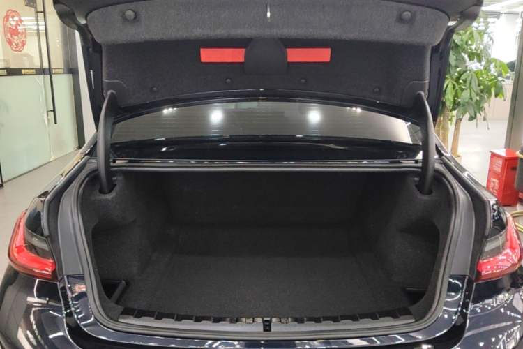 Used BMW 3 Series 2023 325i M Sport Night Edition Package Trunk