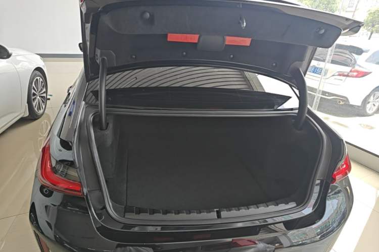 Used BMW 3 Series 2023 325i M Sport Night Edition Package Trunk