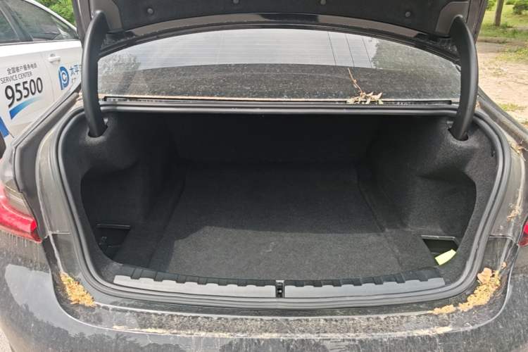 Used BMW 3 Series 2023 330Li M Sport Night Edition Package Trunk