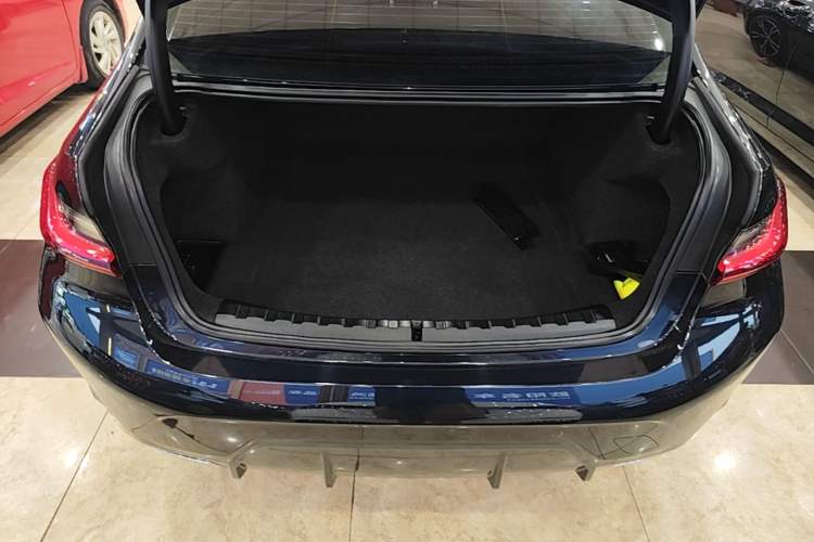 Used BMW 3 Series 2023 325i M Sport Package Trunk