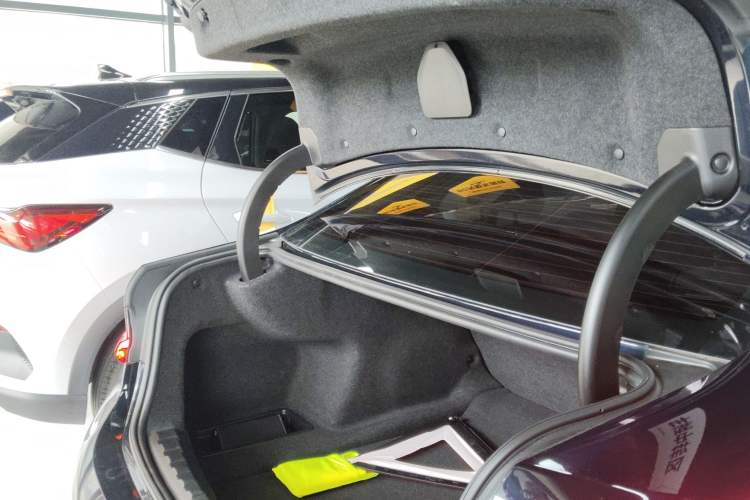 Used BMW 3 Series 2023 325Li M Sport Night Edition Package Trunk
