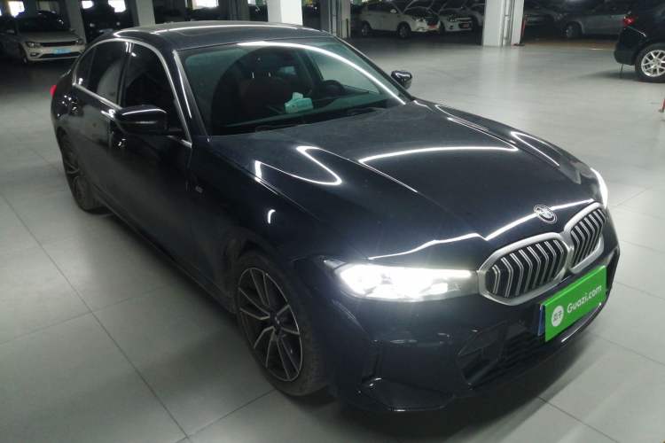 Used BMW 3 Series 2023 320Li M Sport Package Front Right 45 Deg
