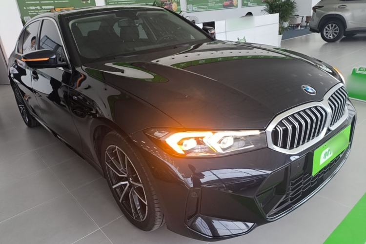 Used BMW 3 Series 2023 320Li M Sport Package Front Right 45 Deg