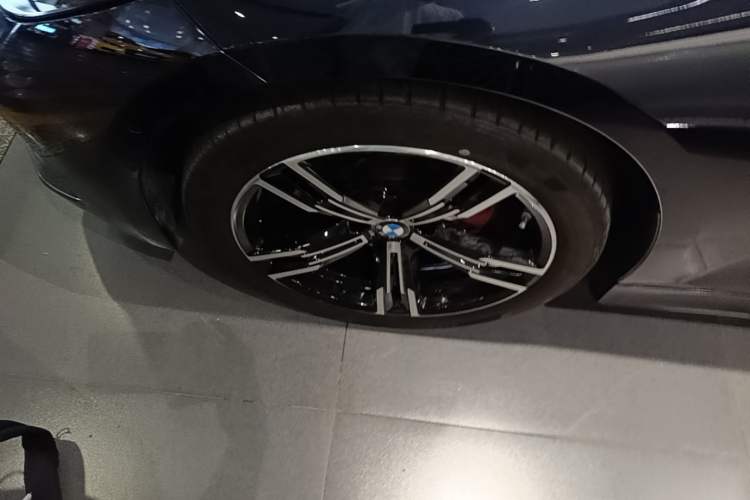 Used BMW 3 Series 2023 325i M Sport Package Left Front Wheel Hub