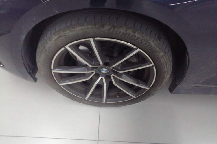 Used BMW 3 Series 2023 320Li M Sport Package Left Front Wheel Hub
