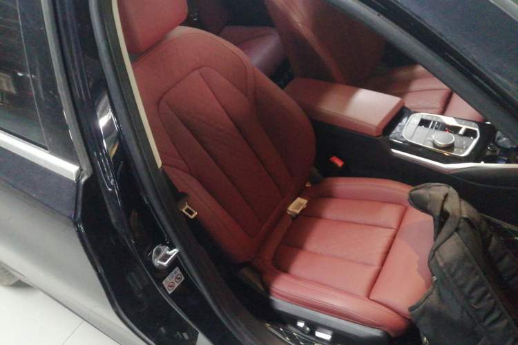 Used BMW 3 Series 2023 320Li M Sport Package Right Front Seat