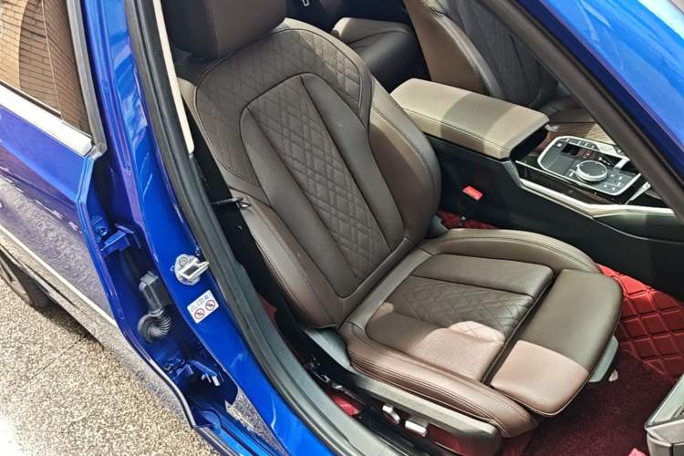 Used BMW 3 Series 2023 320Li M Sport Package Right Front Seat