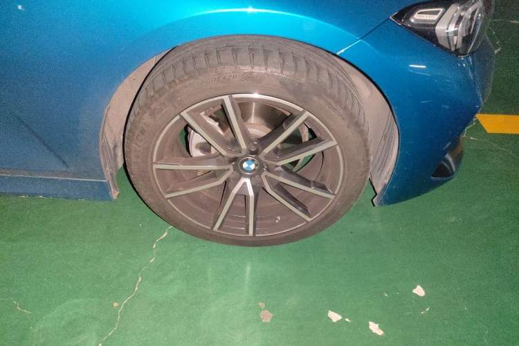 Used BMW 3 Series 2023 320Li M Sport Package Right Front Wheel Hub