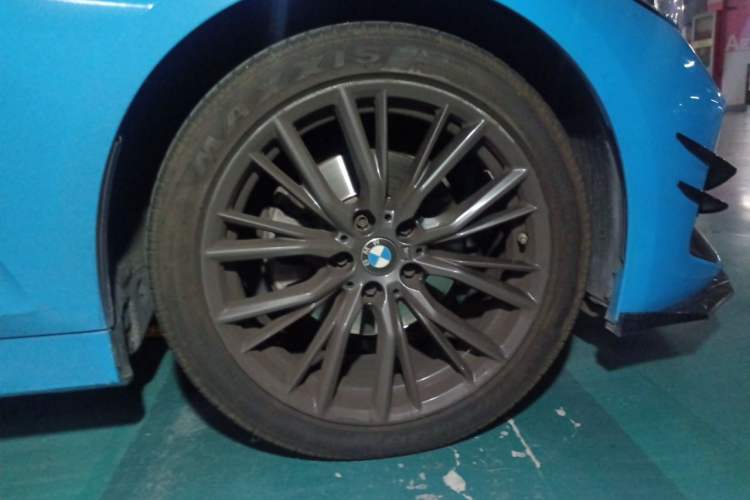 Used BMW 3 Series 2023 325Li M Sport Night Edition Package Right Front Wheel Hub
