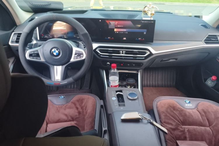 Used BMW 3 Series 2023 325i M Sport Package Center Console