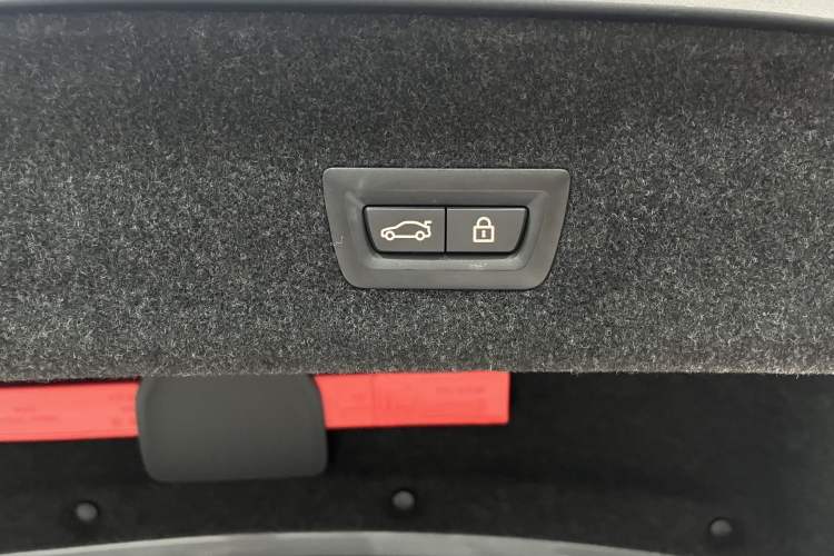 Used BMW 3 Series 2023 325Li M Sport Package Interior 4