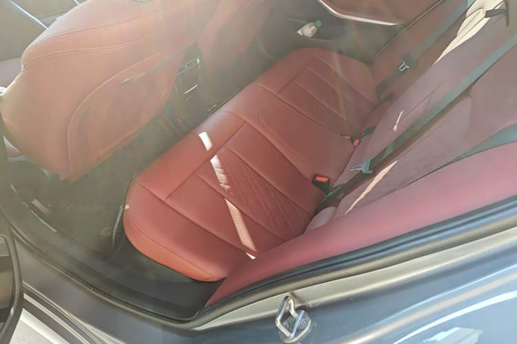 Used BMW 3 Series 2023 325i M Sport Package Interior 4