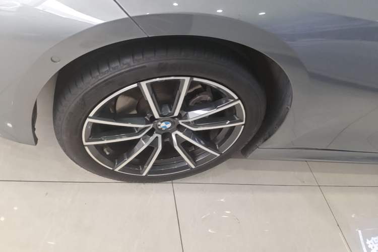 Used BMW 3 Series 2023 325Li M Sport Package Left Front Wheel Hub