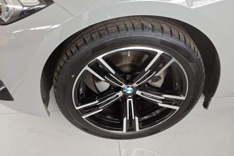 Used BMW 3 Series 2023 325i M Sport Package Left Front Wheel Hub