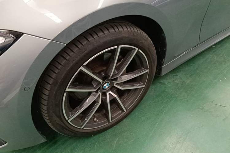 Used BMW 3 Series 2023 325Li M Sport Package Left Front Wheel Hub