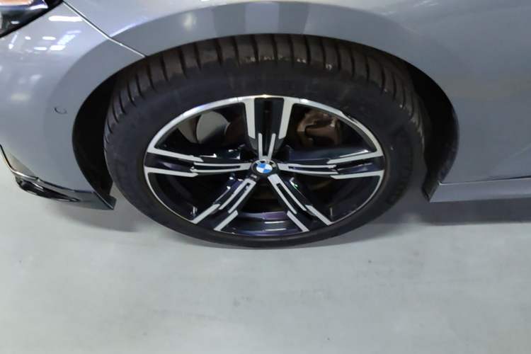 Used BMW 3 Series 2023 325i M Sport Package Left Front Wheel Hub